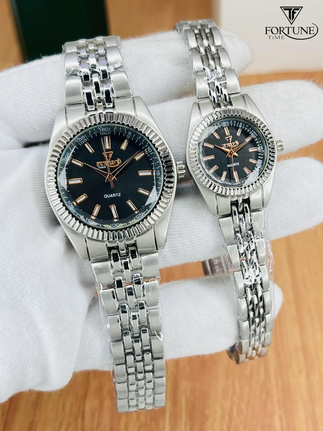 Stylish Unisex Pair of Water Resistant Quartz Watches - 2 Pcs