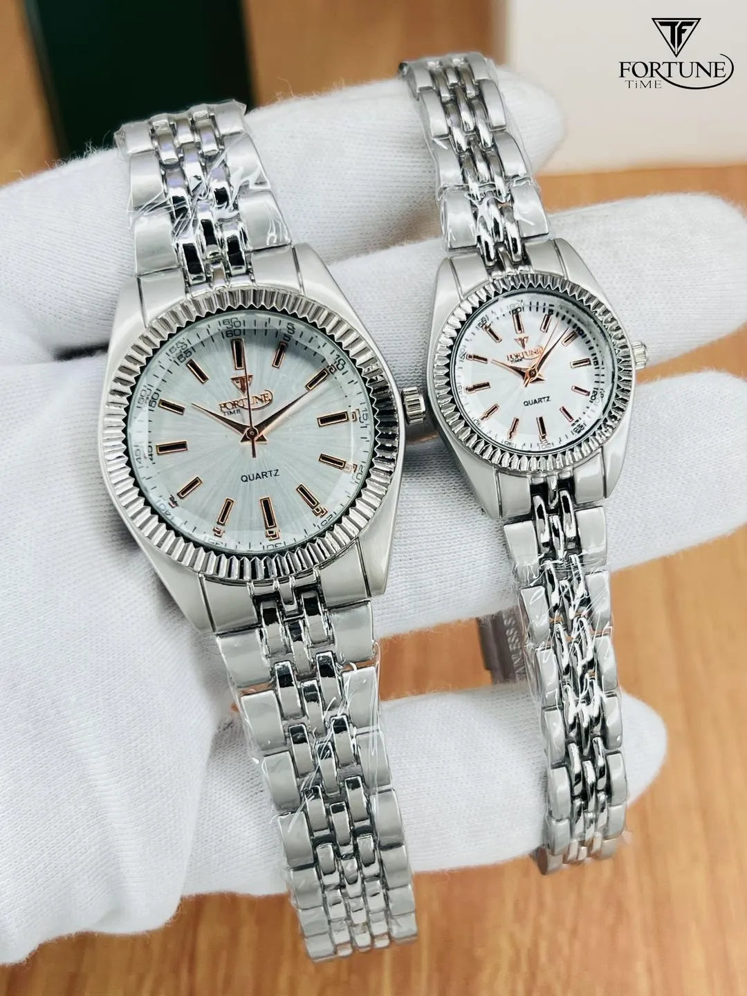 Stylish Unisex Quartz Watches - 2 Pcs Water Resistant Couple Watch Set